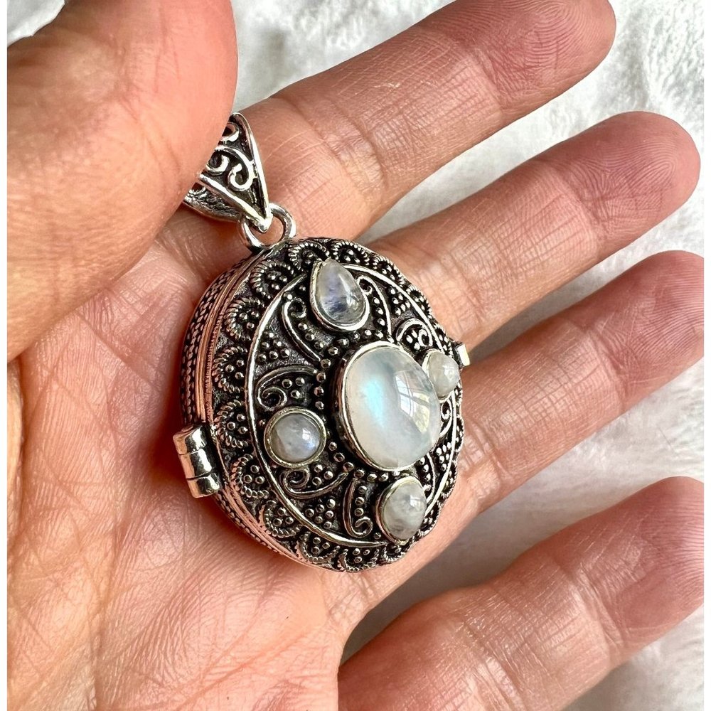 925 Vintage Style Rainbow Flash Moonstone POISON Locket Pendant Necklace - Picture 12 of 12